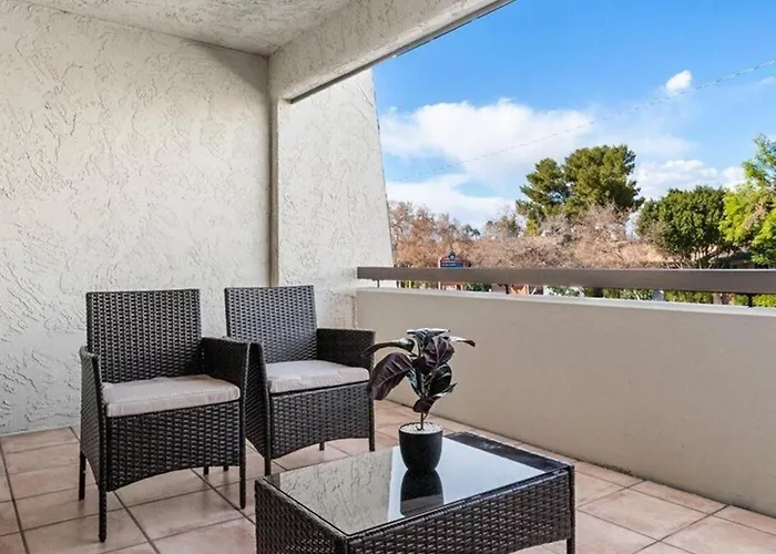Beautiful 2-bdrm 2-bath In Old Town *