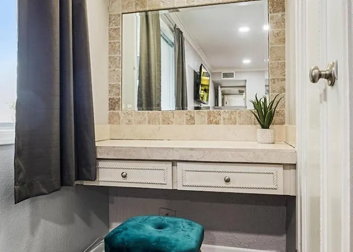 Beautiful 2-bdrm 2-bath In Old Town Ferienhaus