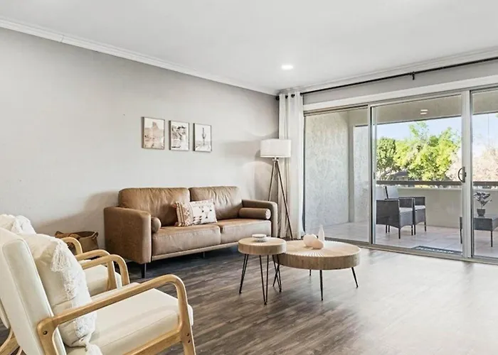 Ferienhaus Beautiful 2-bdrm 2-bath In Old Town