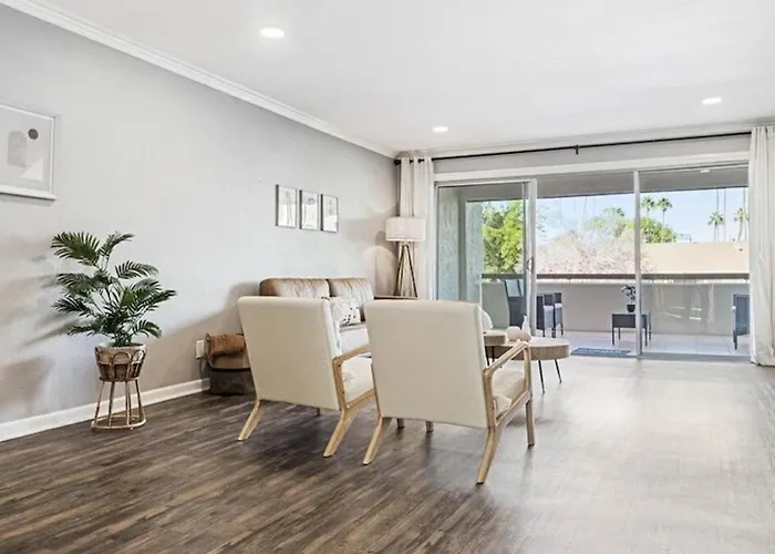 Beautiful 2-bdrm 2-bath In Old Town Ferienhaus